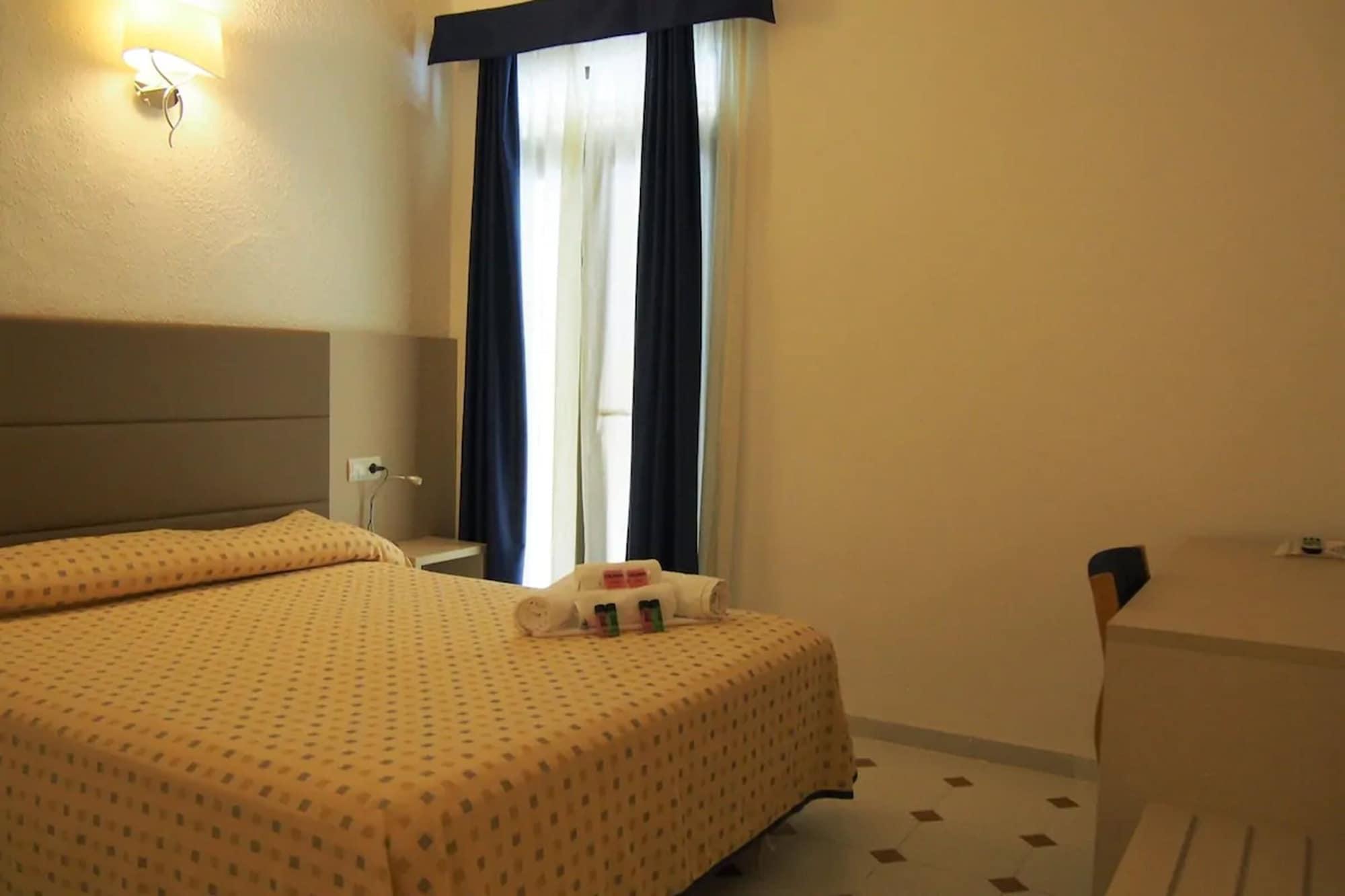 Hotel Roca Bella Es Pujols Zewnętrze zdjęcie