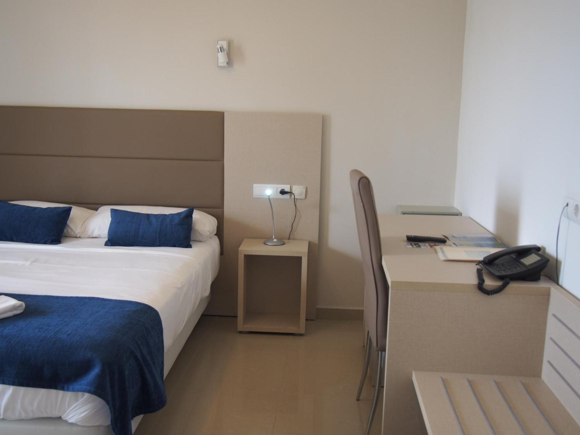 Hotel Roca Bella Es Pujols Zewnętrze zdjęcie