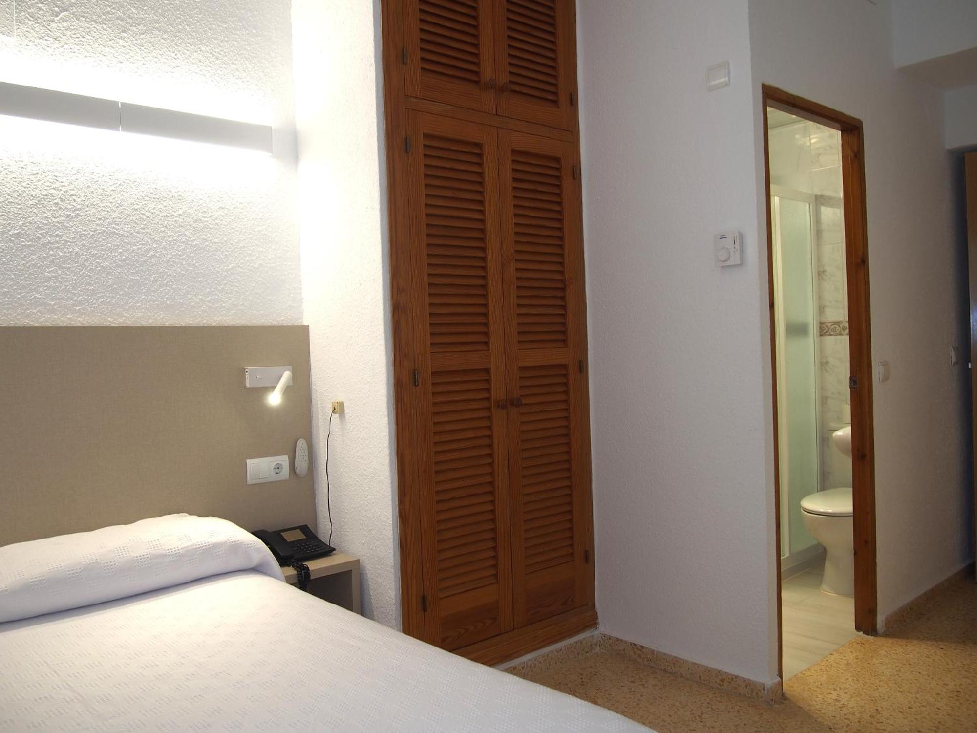 Hotel Roca Bella Es Pujols Zewnętrze zdjęcie