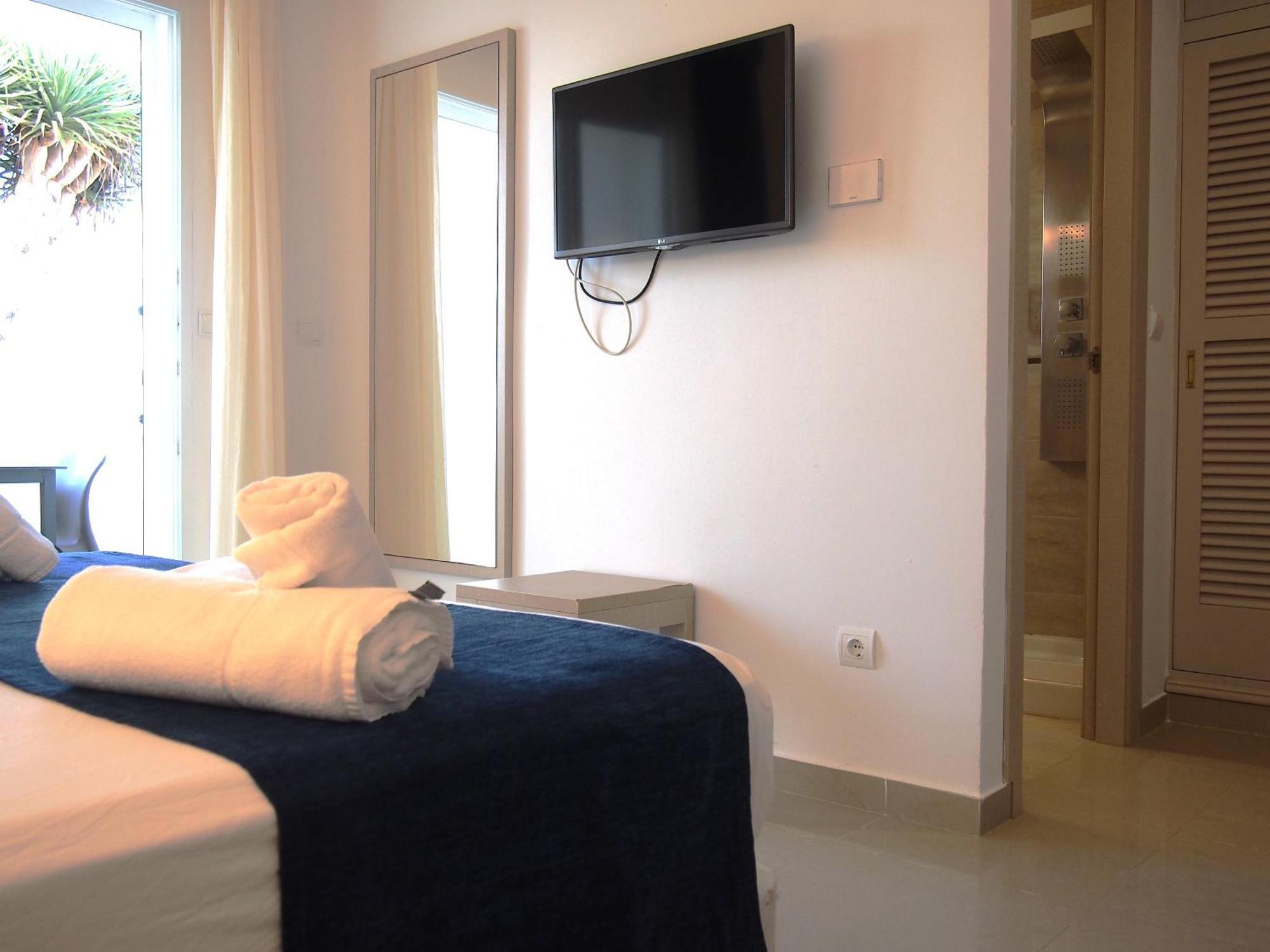Hotel Roca Bella Es Pujols Zewnętrze zdjęcie