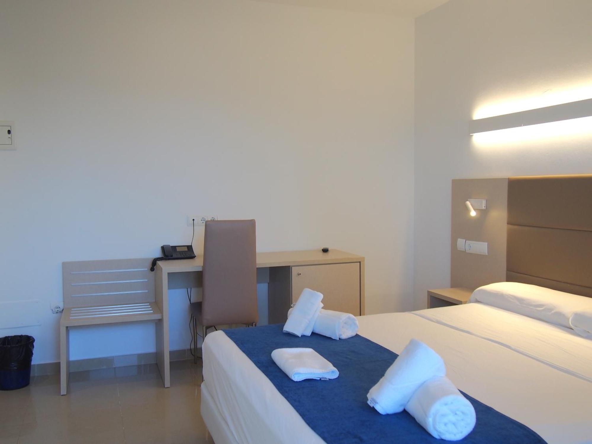 Hotel Roca Bella Es Pujols Zewnętrze zdjęcie