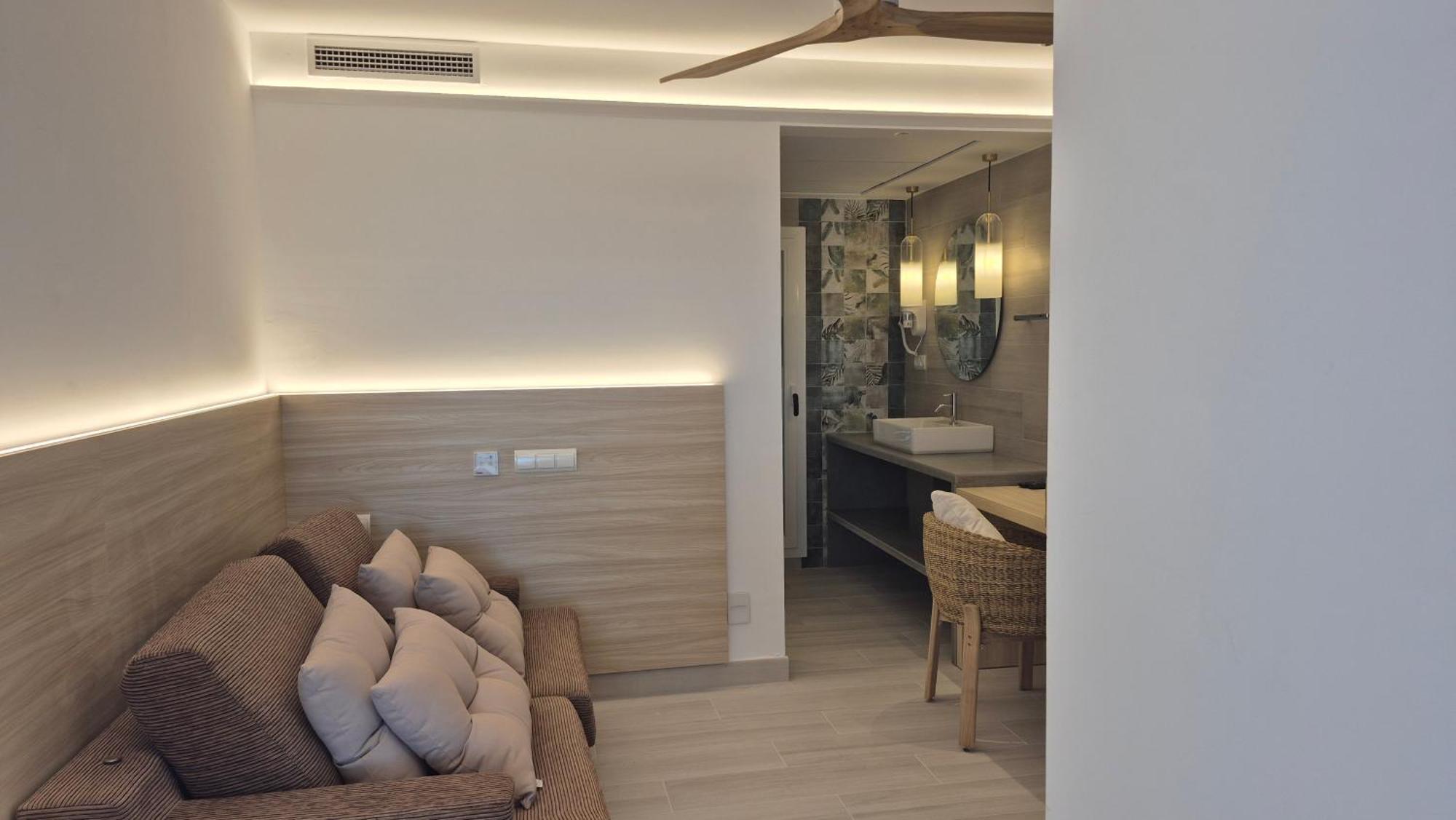 Hotel Roca Bella Es Pujols Zewnętrze zdjęcie