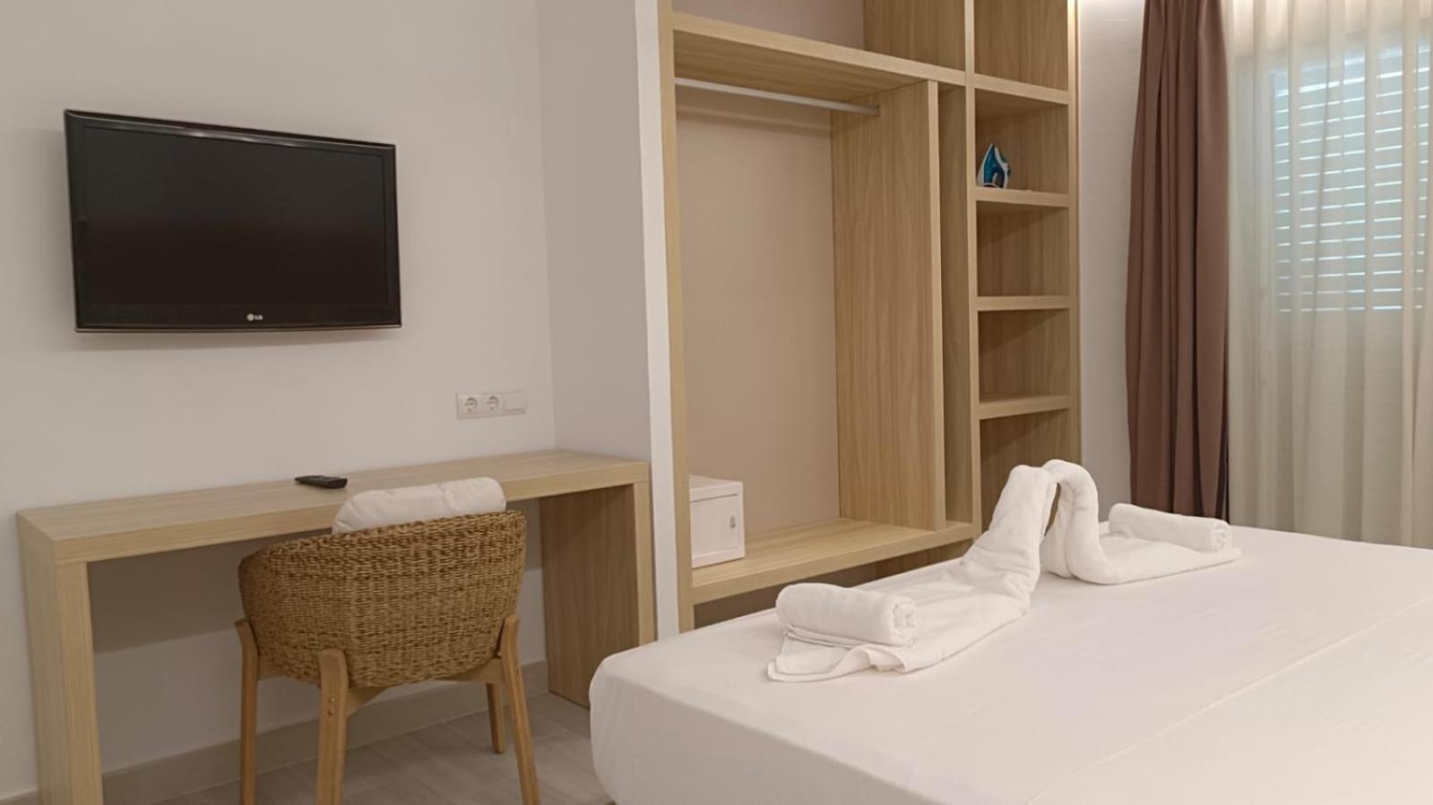 Hotel Roca Bella Es Pujols Zewnętrze zdjęcie